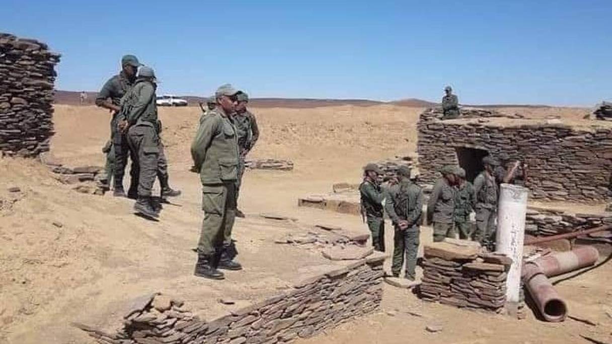 Les soldats marocains mobilisés sur le mur de sable stoïques face aux provocations des séparatistes du polisario.
